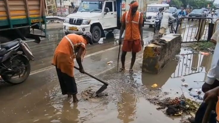 खंदौली में बारिश के बाद फिर डूबा आगरा-अलीगढ़ हाईवे, NHAI की लापरवाही पर उठे सवाल