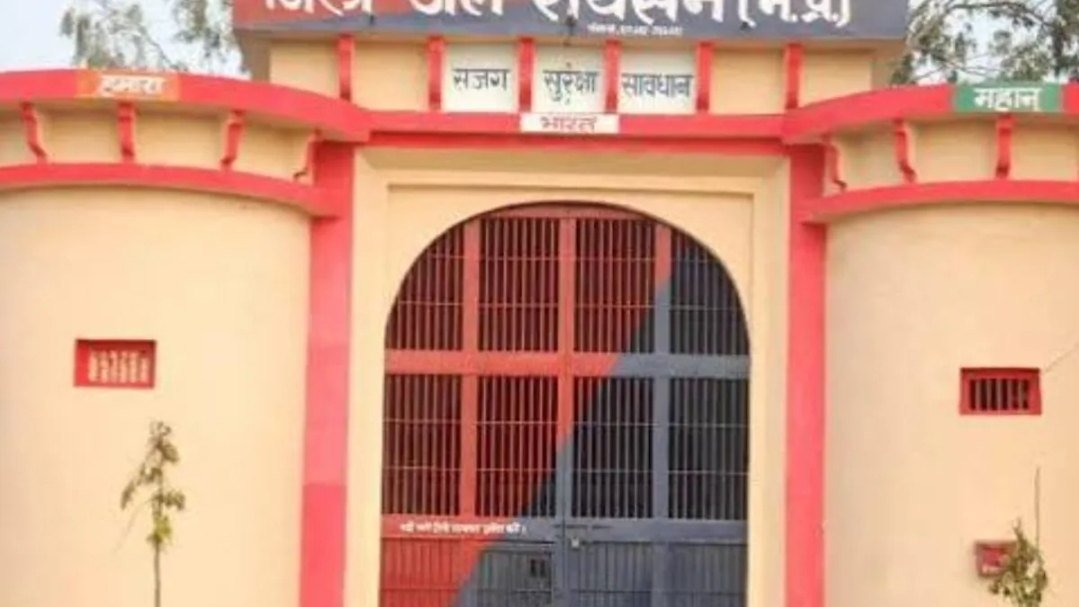 रायसेन जिला जेल में प्रहरी को गोली मारने की घटना, मामले में जेल अधीक्षक आरके चौरे निलंबित