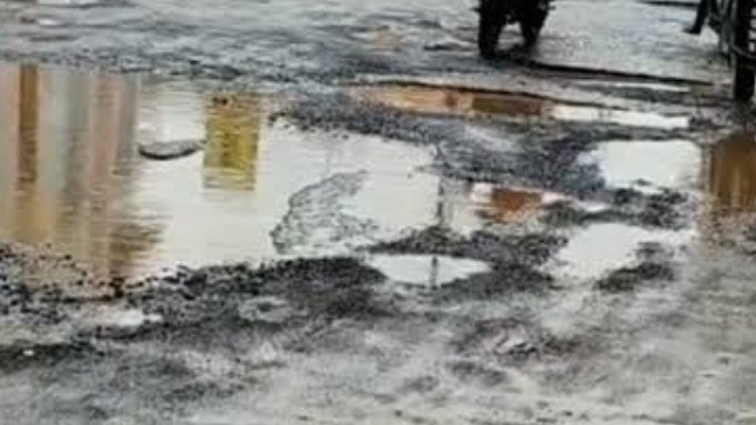 40 करोड़ की लागत से बनी स्मार्ट सिटी सड़क की खुली पोल