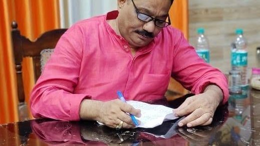 आगरा विश्वविद्यालय कर्मचारी संघ चुनाव: अध्यक्ष पद के उम्मीदवार अखिलेश चौधरी ने कर्मचारियों से जिम्मेदारी से मतदान की अपील की