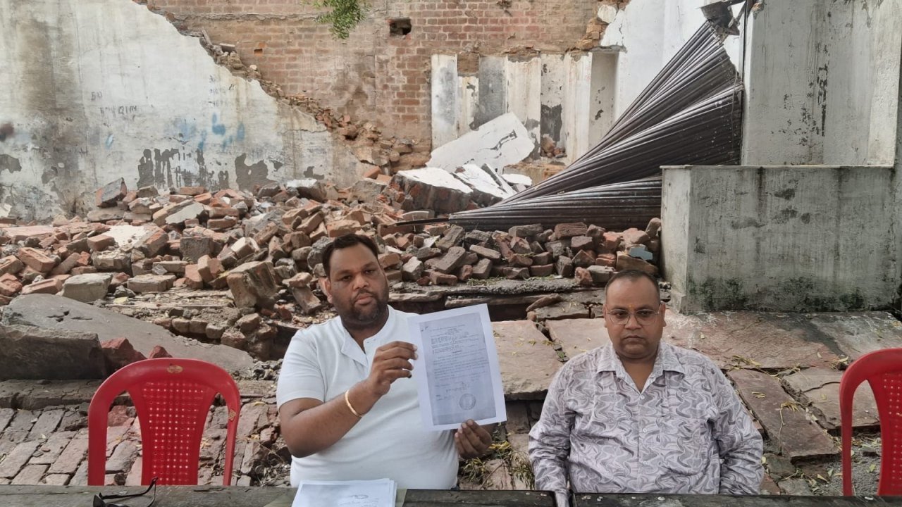 आगरा के परिवार का नगर निगम पर अवैध ध्वस्तीकरण का आरोप, अधिकारियों के खिलाफ हाईकोर्ट पहुंचा