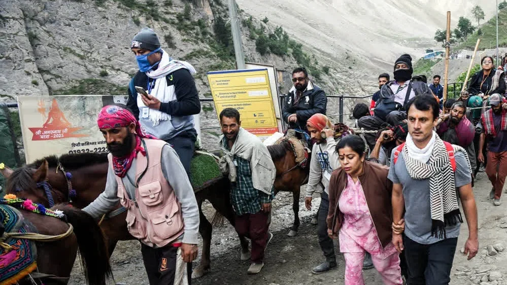 अमरनाथ यात्रा 2026 अभूतपूर्व सुरक्षा घेरे में जारी; हजारों की संख्या में जवान तैनात