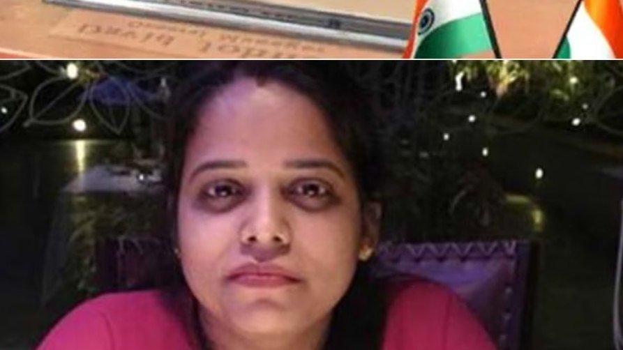 कर्मचारियों ने IAS नेहा मराव्या के खिलाफ कलम बंद प्रदर्शन किया