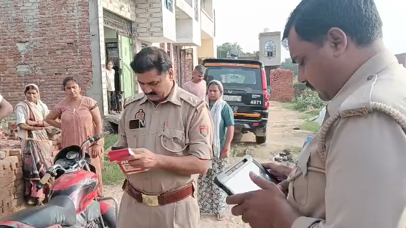 आगरा में स्कूल वैन चालक नाबालिग छात्रा से कथित छेड़छाड़ के आरोप में हिरासत में